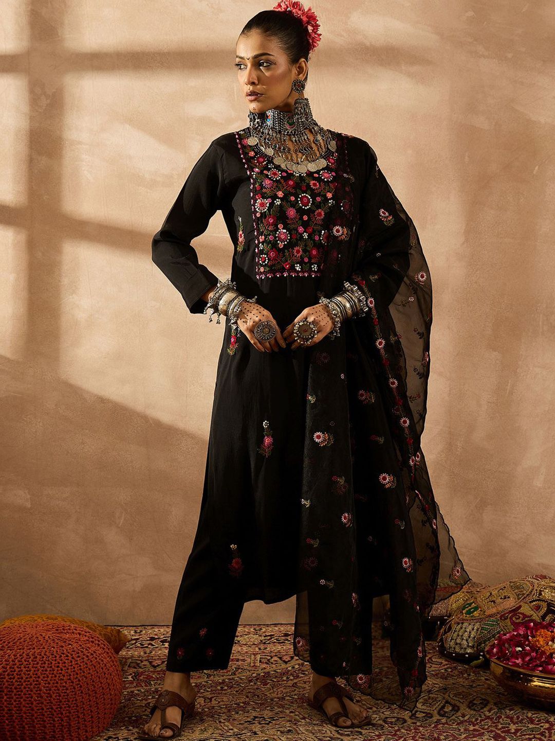 Dhiyona IE Women Floral Embroidered Regular Thread Work Kurta with Trousers & With Dupatta