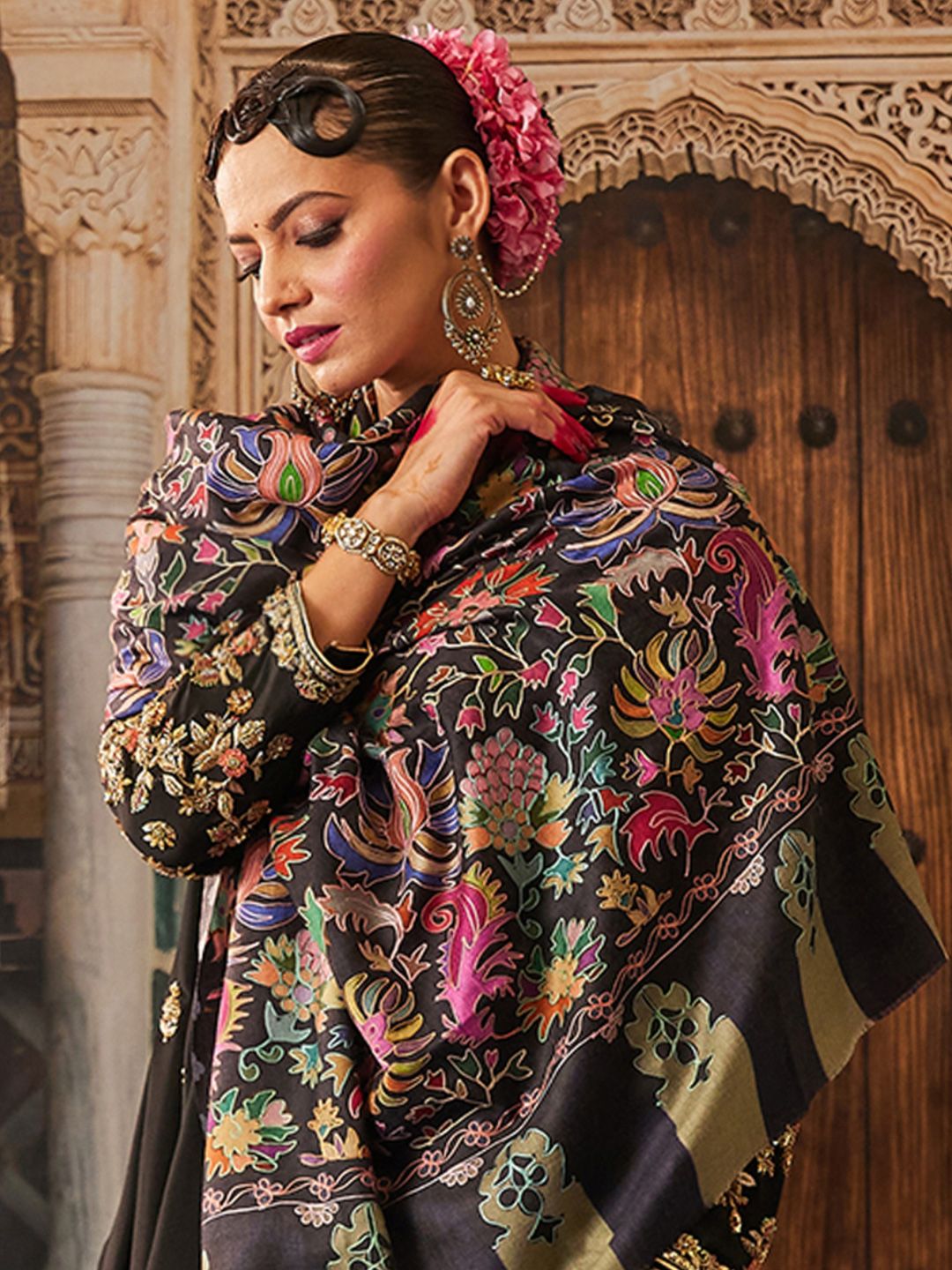 Dhiyona PA Women Floral Embroidered Shawl