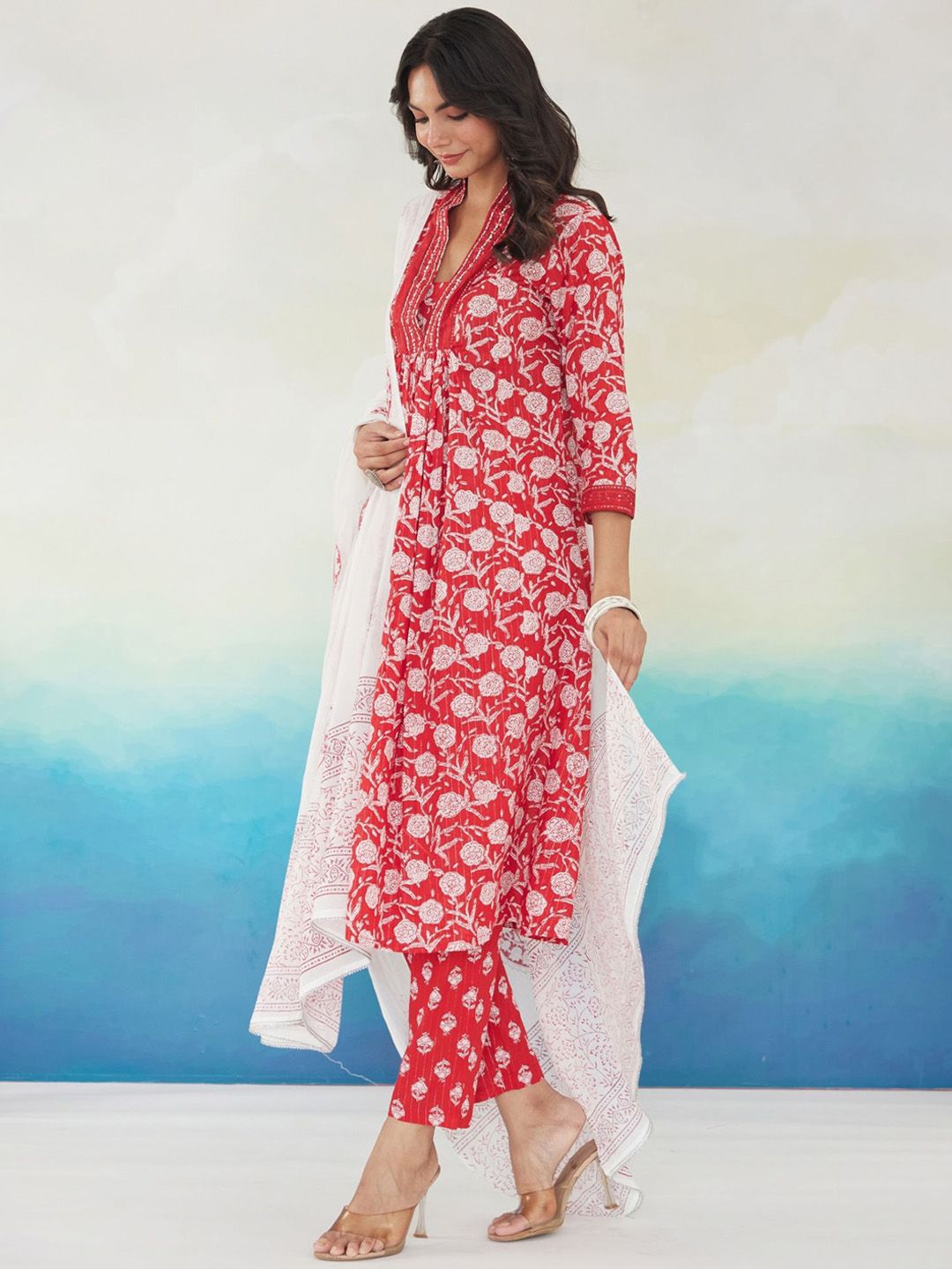 Dhiyona IE Women Floral Printed Pleated Beads and Stones Pure Cotton Kurta with Trousers & With Dupatta