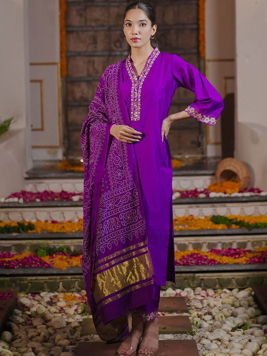 Dhiyona IE Floral Embroidered Thread Work Liva Straight Kurta With Trousers & Dupatta