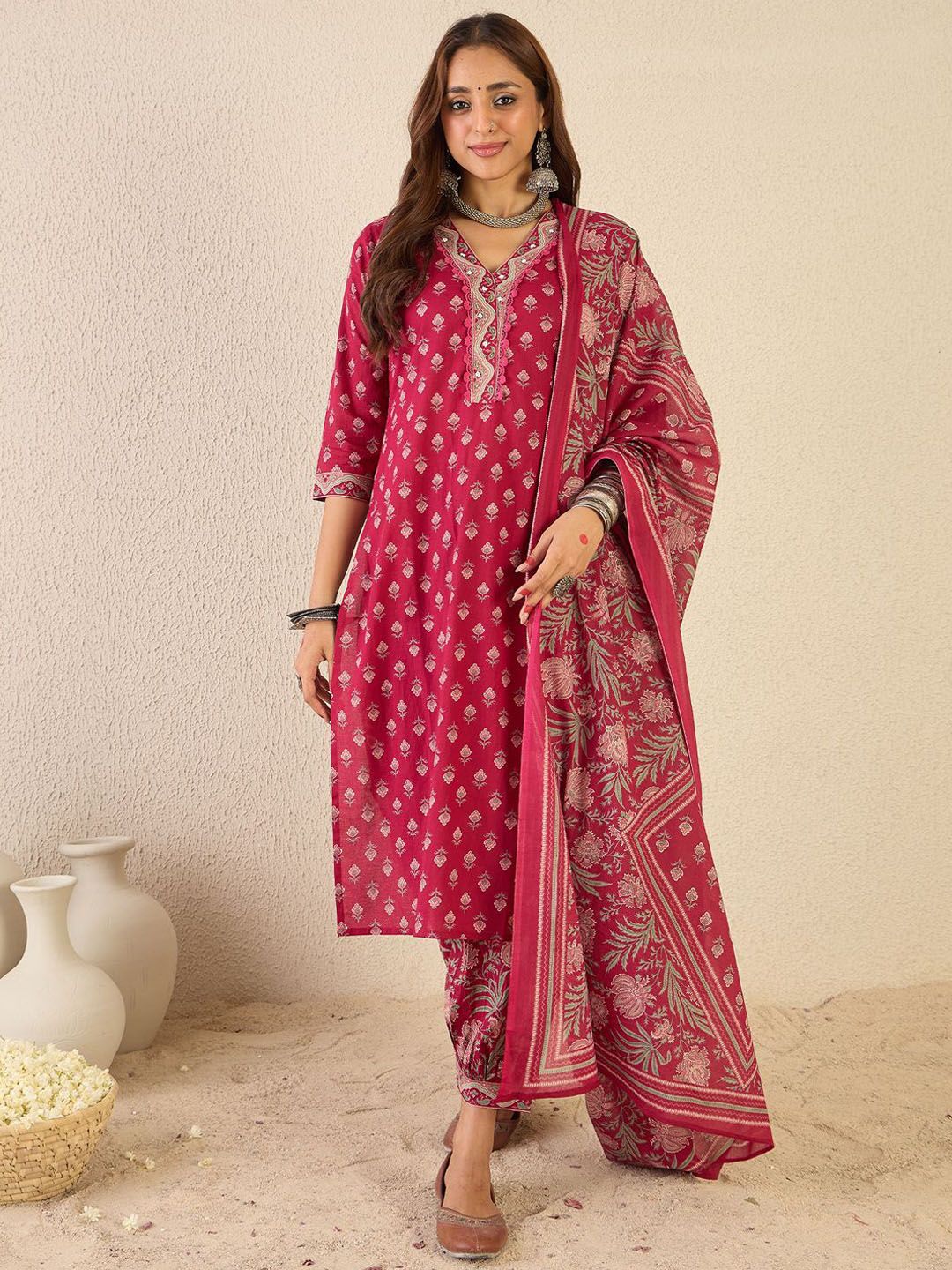 Dhiyona IE Women Floral Printed Regular V-Neck Kurta with Salwar & Dupatta