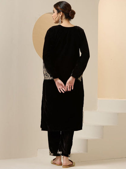 Dhiyona IS Women's Women Floral Embroidered Regular Thread Work Velvet Kurta with Trousers