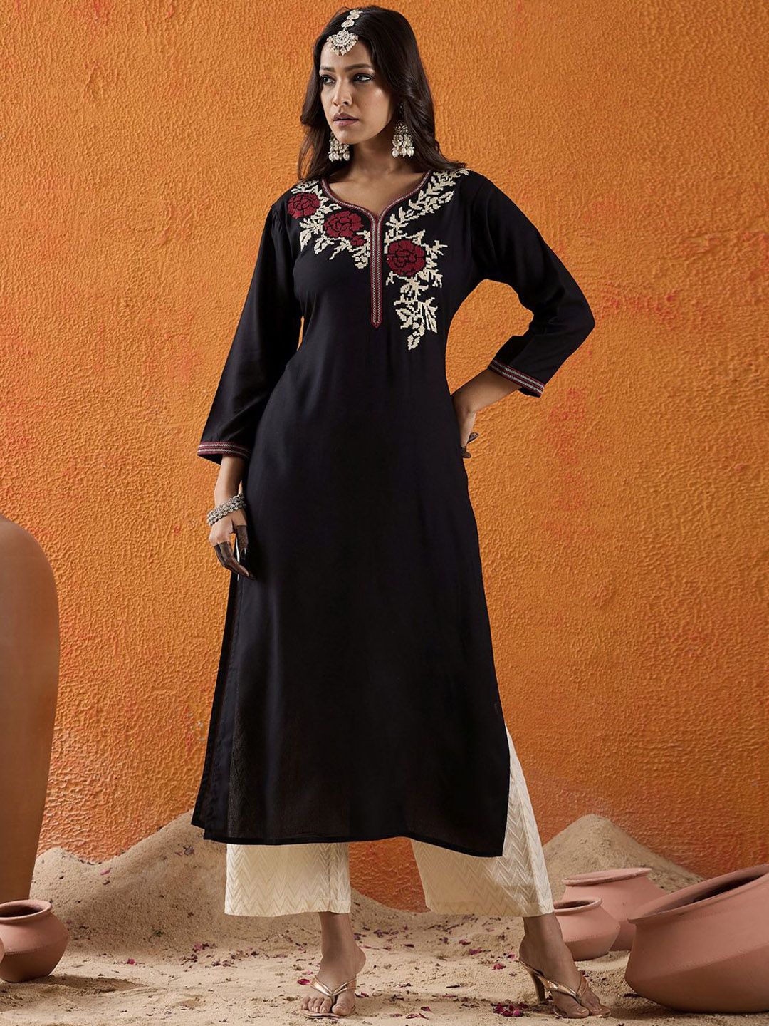 Dhiyona IE Floral Yoke Design Sweetheart Neck Thread Work Straight Kurta