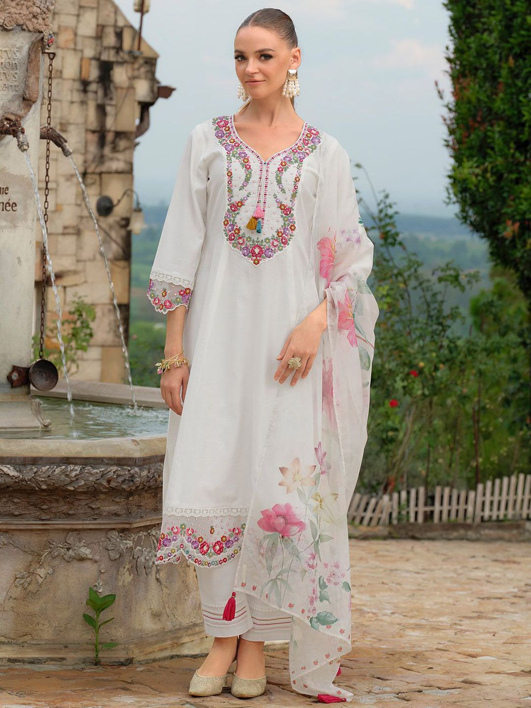 Women Embroidered Thread Work Kurta with Trousers & Dupatta