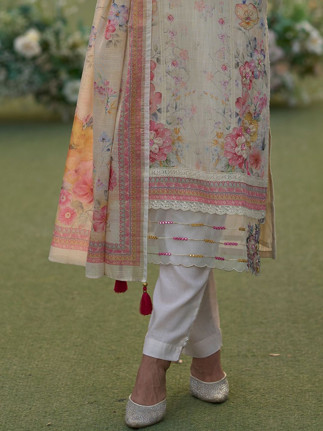 Women Floral Embroidered Linen Kurta with Trousers & Dupatta