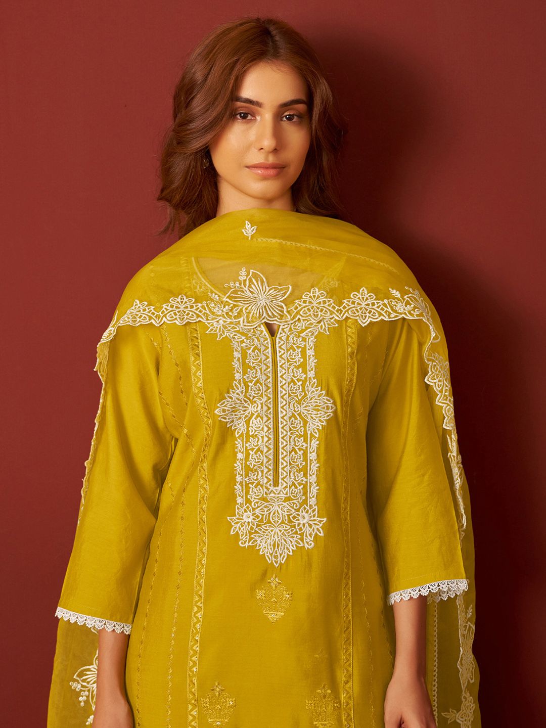 Dhiyona IE Women Ethnic Motifs Embroidered Regular Thread Work Kurta Set