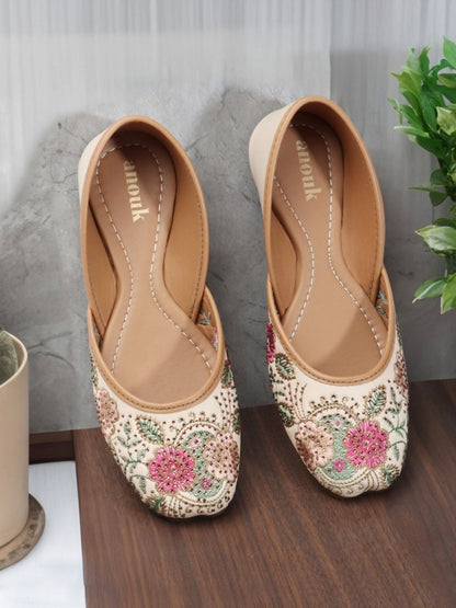 Dhiyona AK Embroidered Mojaris