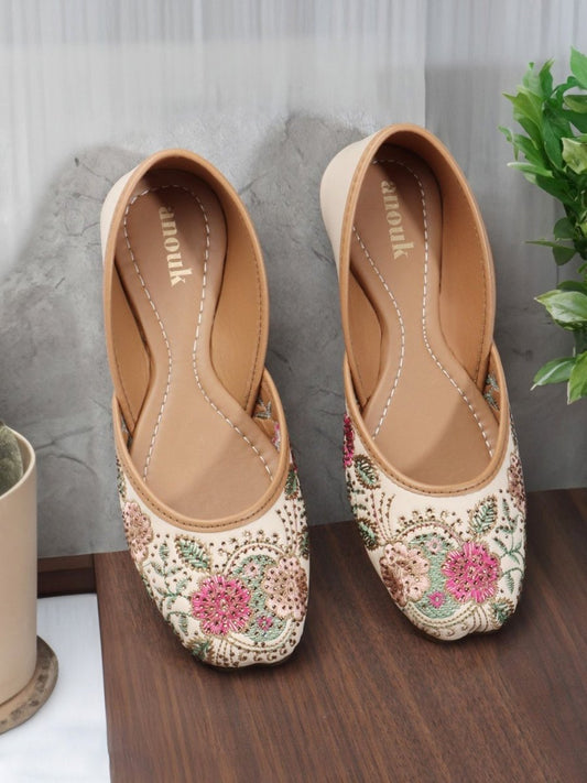 Dhiyona AK Embroidered Mojaris