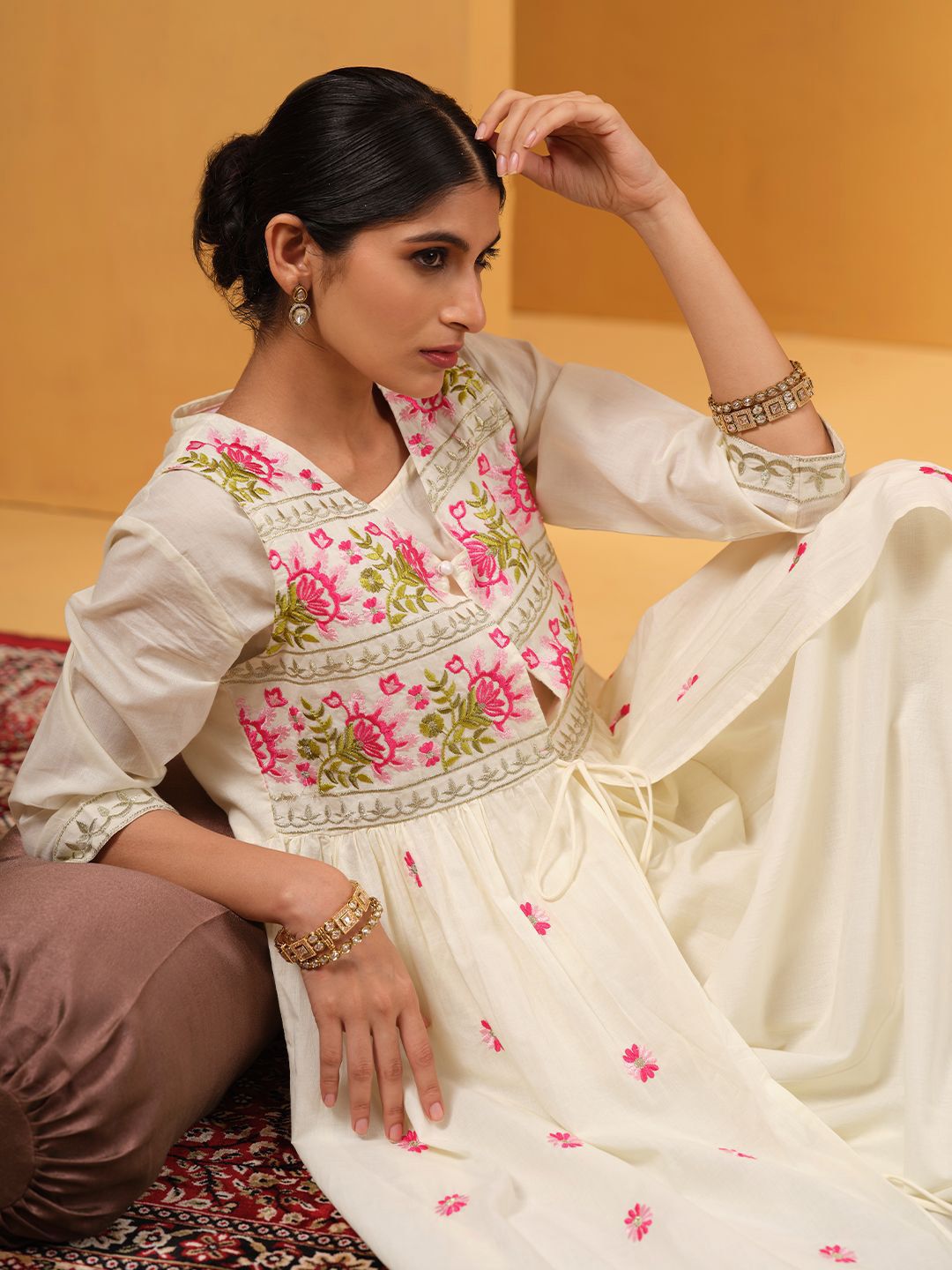Dhiyona IS Women's Women Floral Embroidered Regular Thread Work Pure Cotton Kurta With Trousers