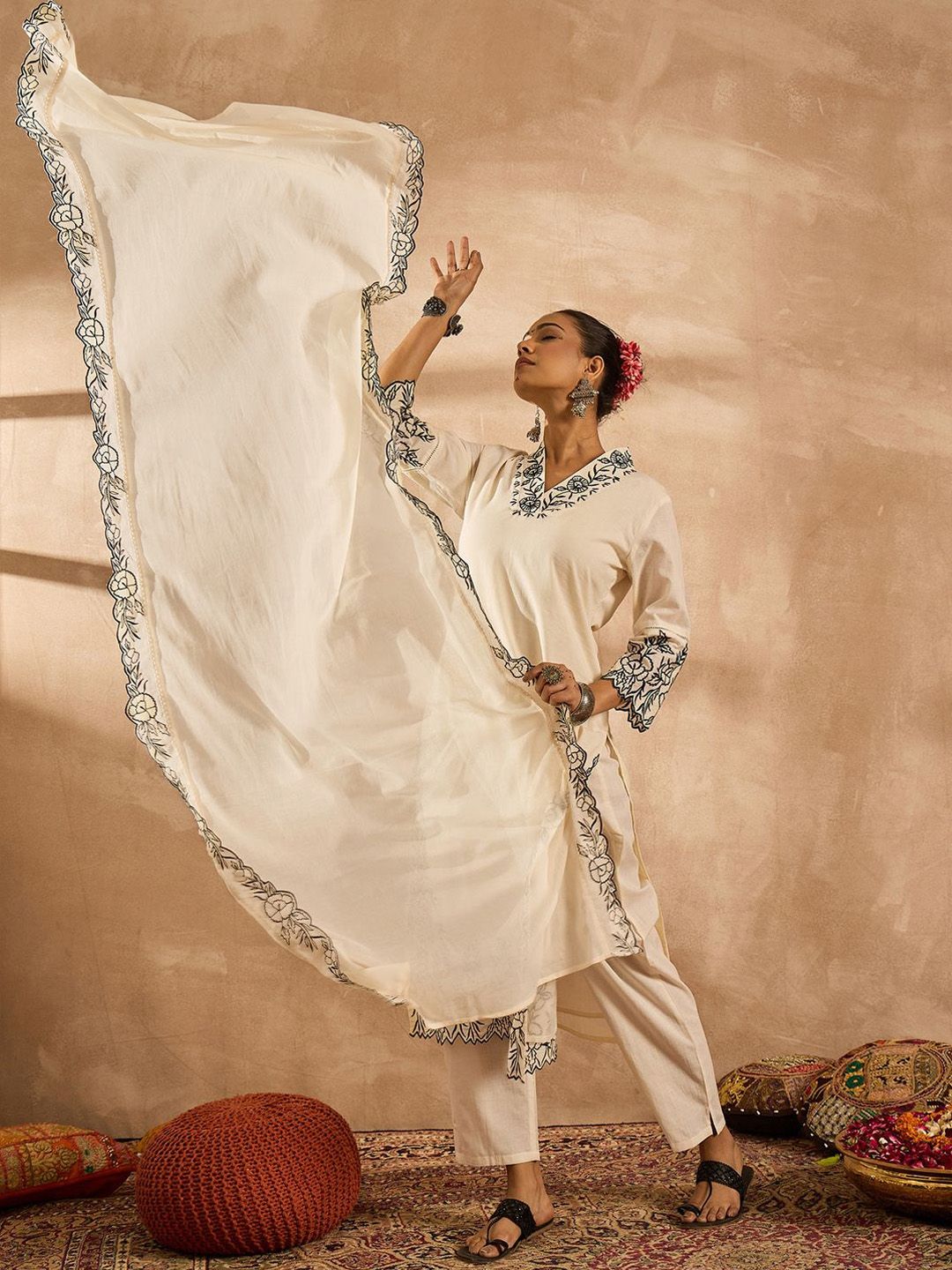 Women Floral Embroidered Regular Thread Work Pure Cotton Kurta with Trousers & With Dupatta