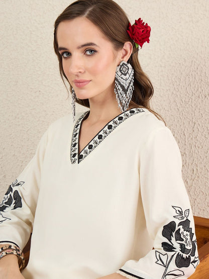 Women Floral Embroidered Regular Thread Work Kurta with Trousers