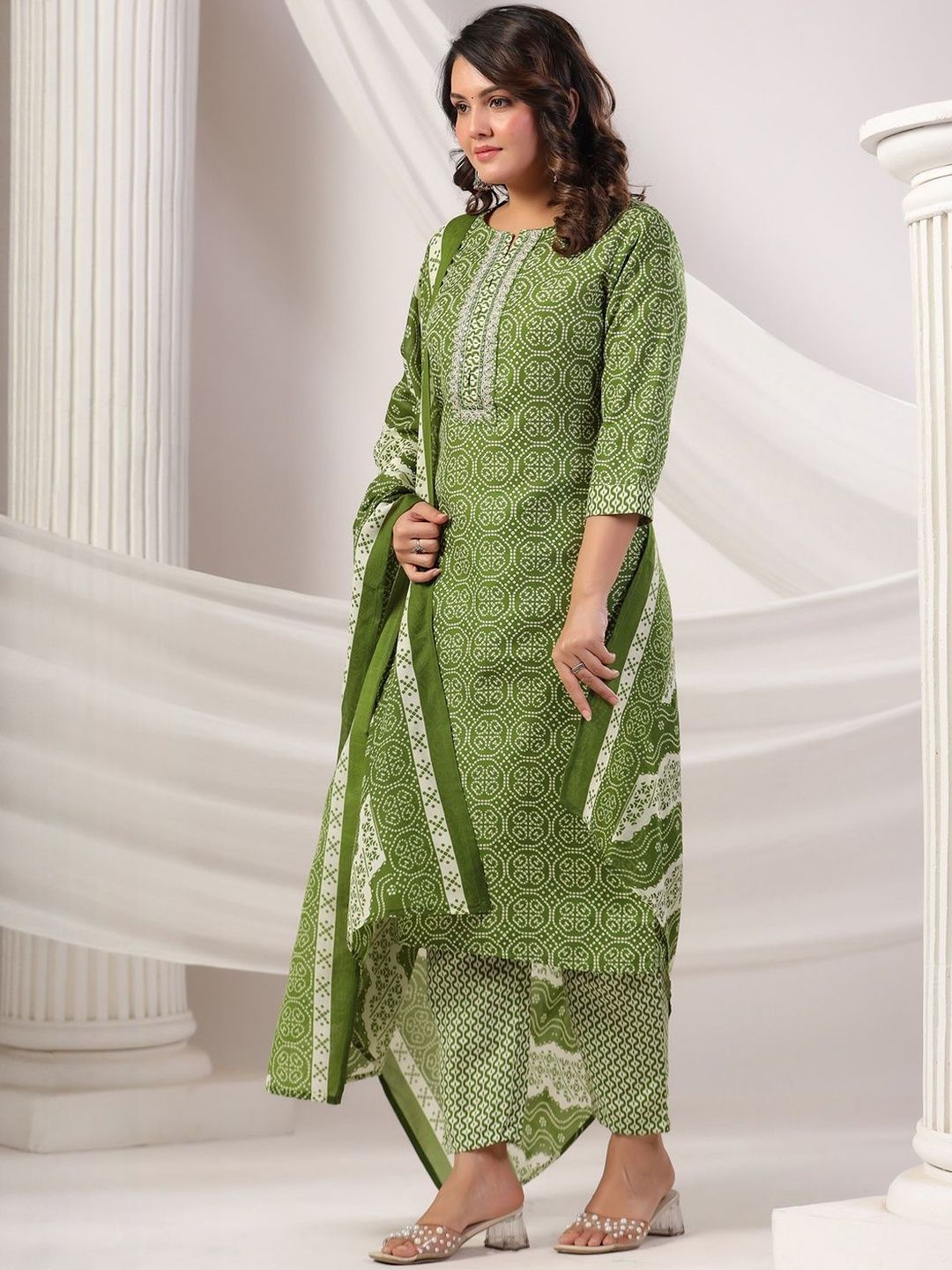 Women Printed Thread Work Pure Cotton Kurta with Trousers & Dupatta