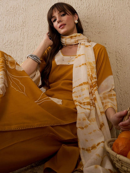 Women Floral Printed Regular Kurta with Trousers & With Dupatta