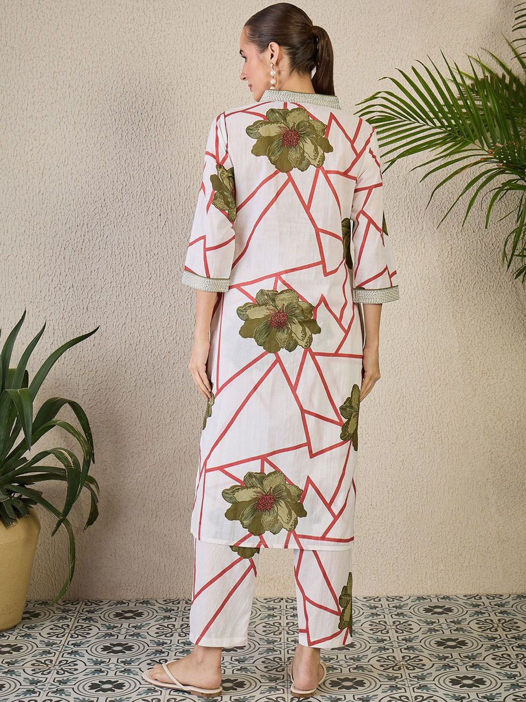 Floral Printed V-Neck Pure Cotton Straight Kurta With Trousers