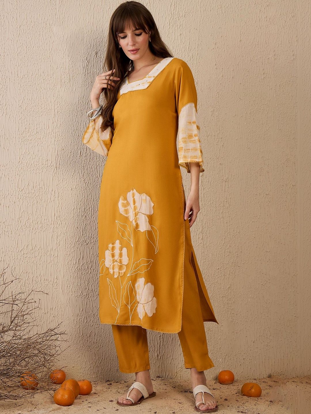 Women Floral Printed Regular Kurta with Trousers & With Dupatta