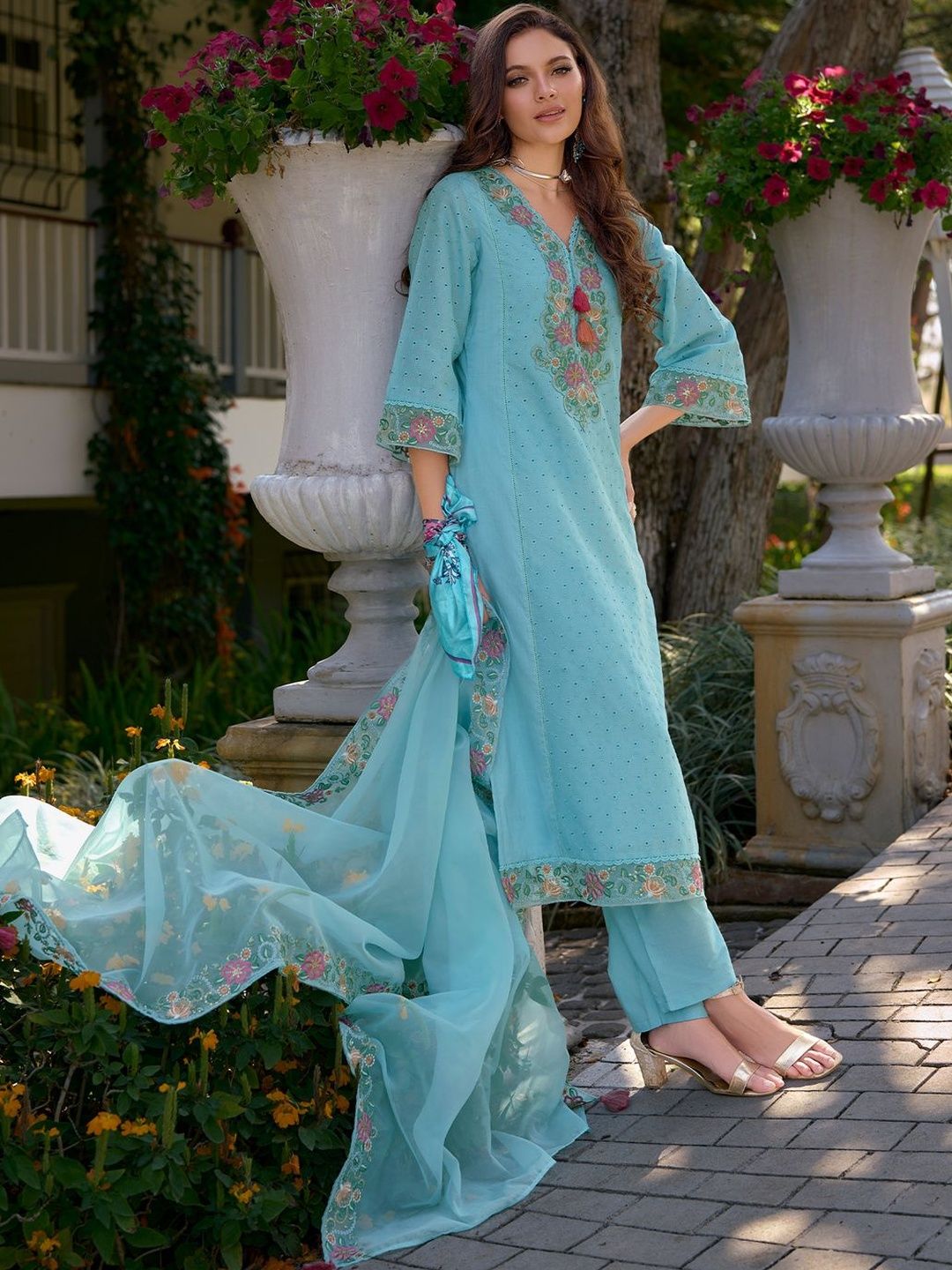 Women Floral Embroidered Regular Thread Work Pure Cotton Kurta with Trousers & With Dupatta