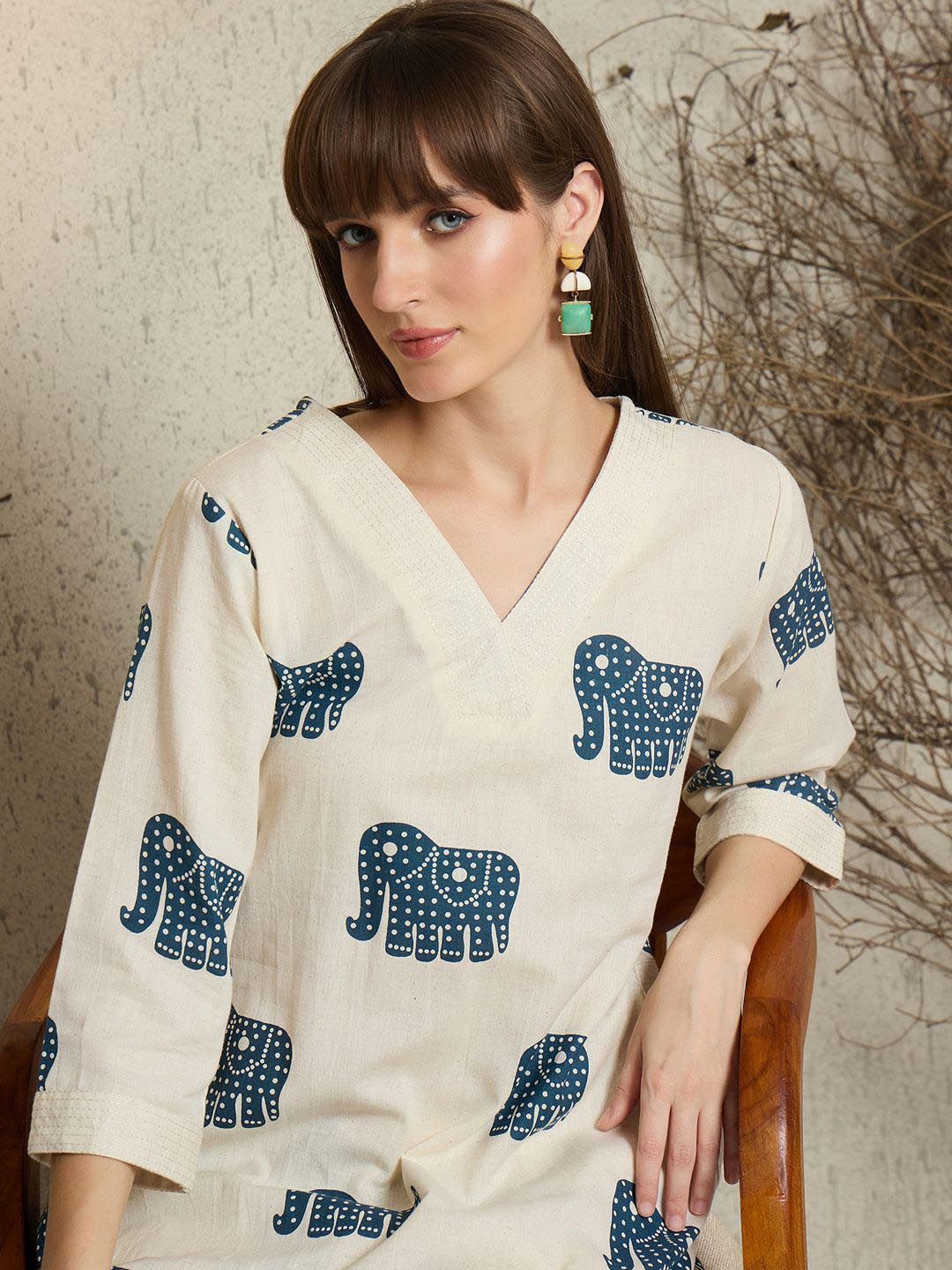 Dhiyona IE Women Printed V-Neck Top and Trousers Co-Ords