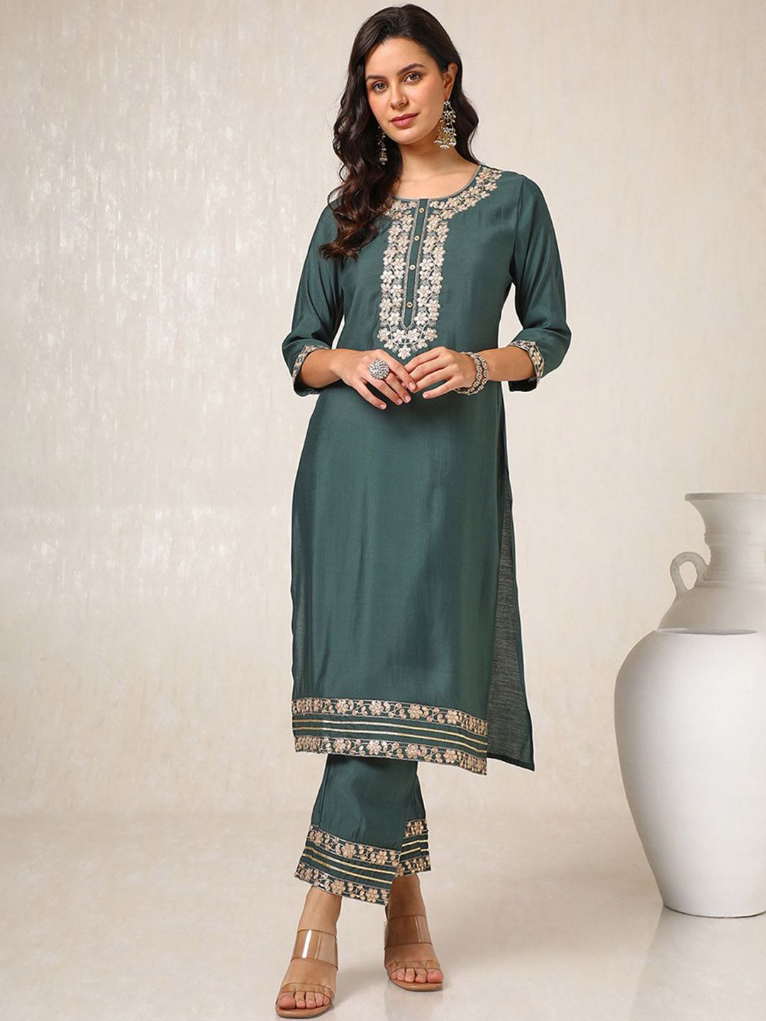Dhiyona SO Women's Floral Embroidered Gotta Patti Straight Kurta with Trousers