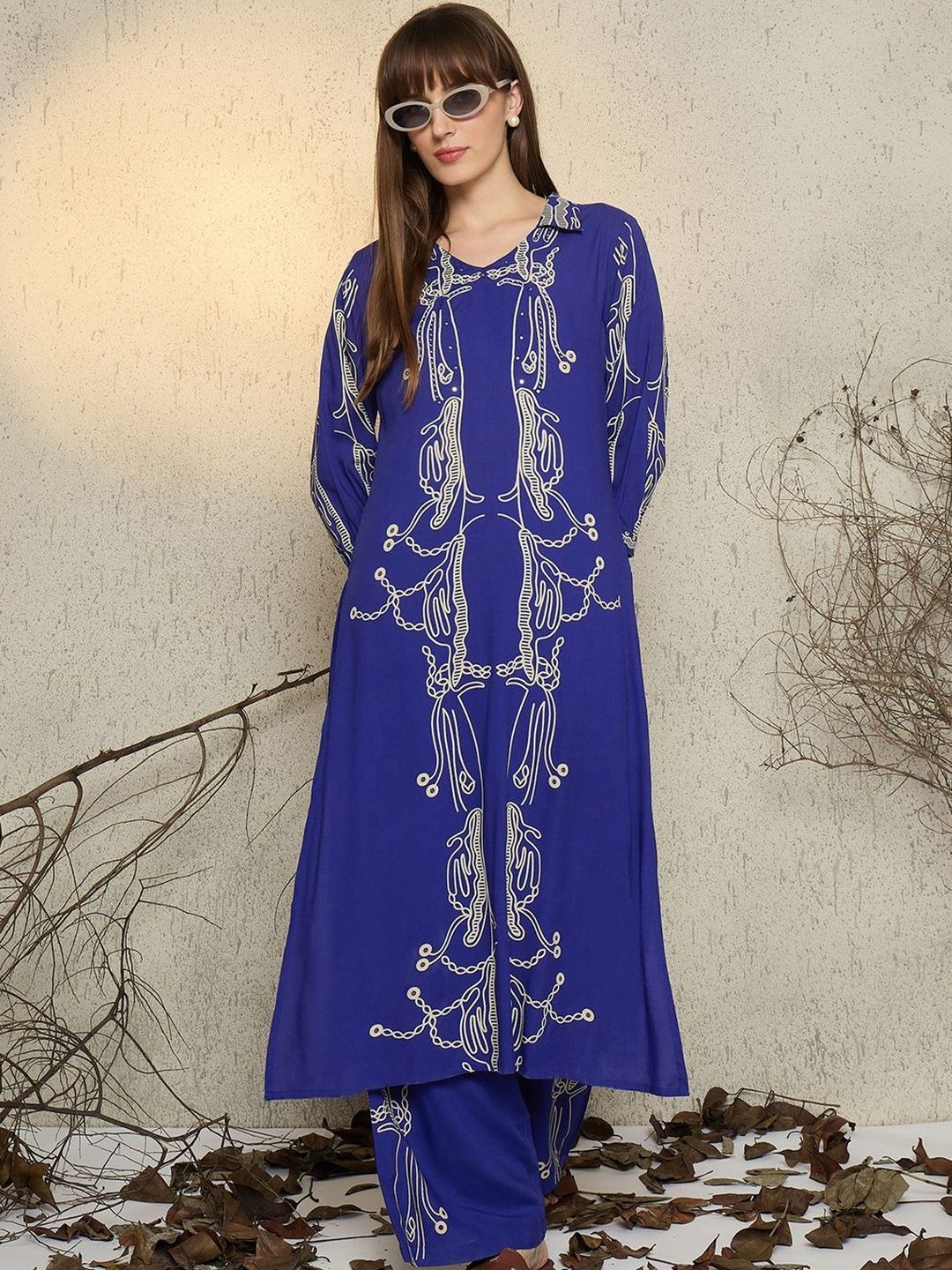 Women Ethnic Motifs Embroidered Regular Thread Work Kurta with Trousers
