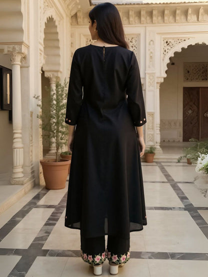 Women Floral Embroidered Kurta with Trousers