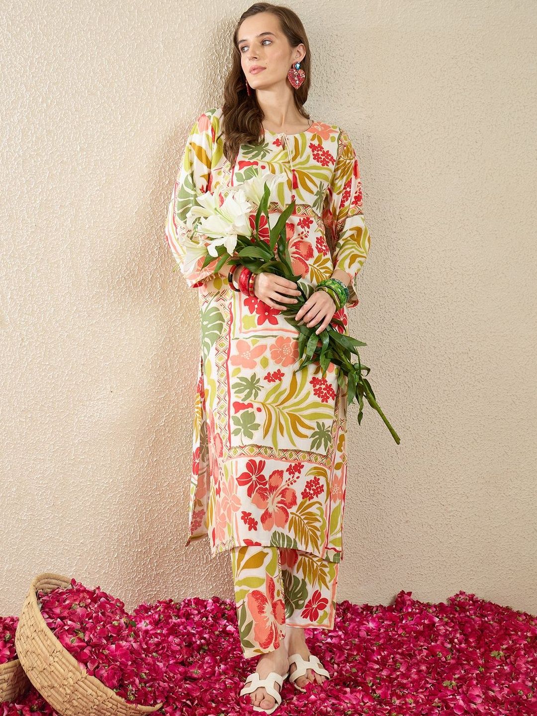 Dhiyona IE Floral Printed Round Neck Three-Quarter Sleeves Top With Trousers