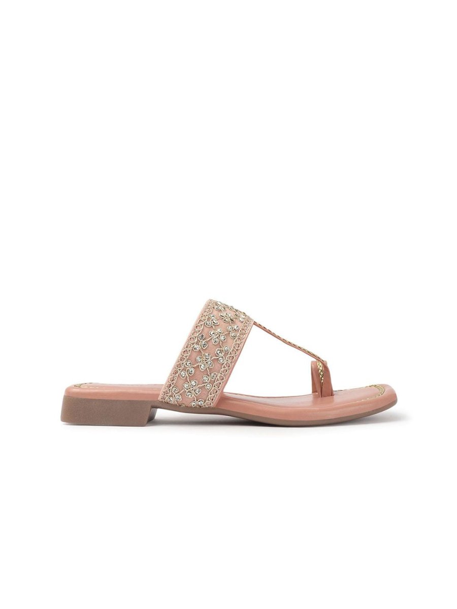 Dhiyona AK Women Embroidered One Toe Flats