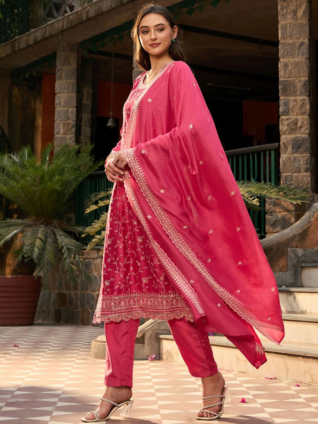 Dhiyona IE Floral Embroidered Regular Thread Work Straight Kurta with Trousers & Dupatta