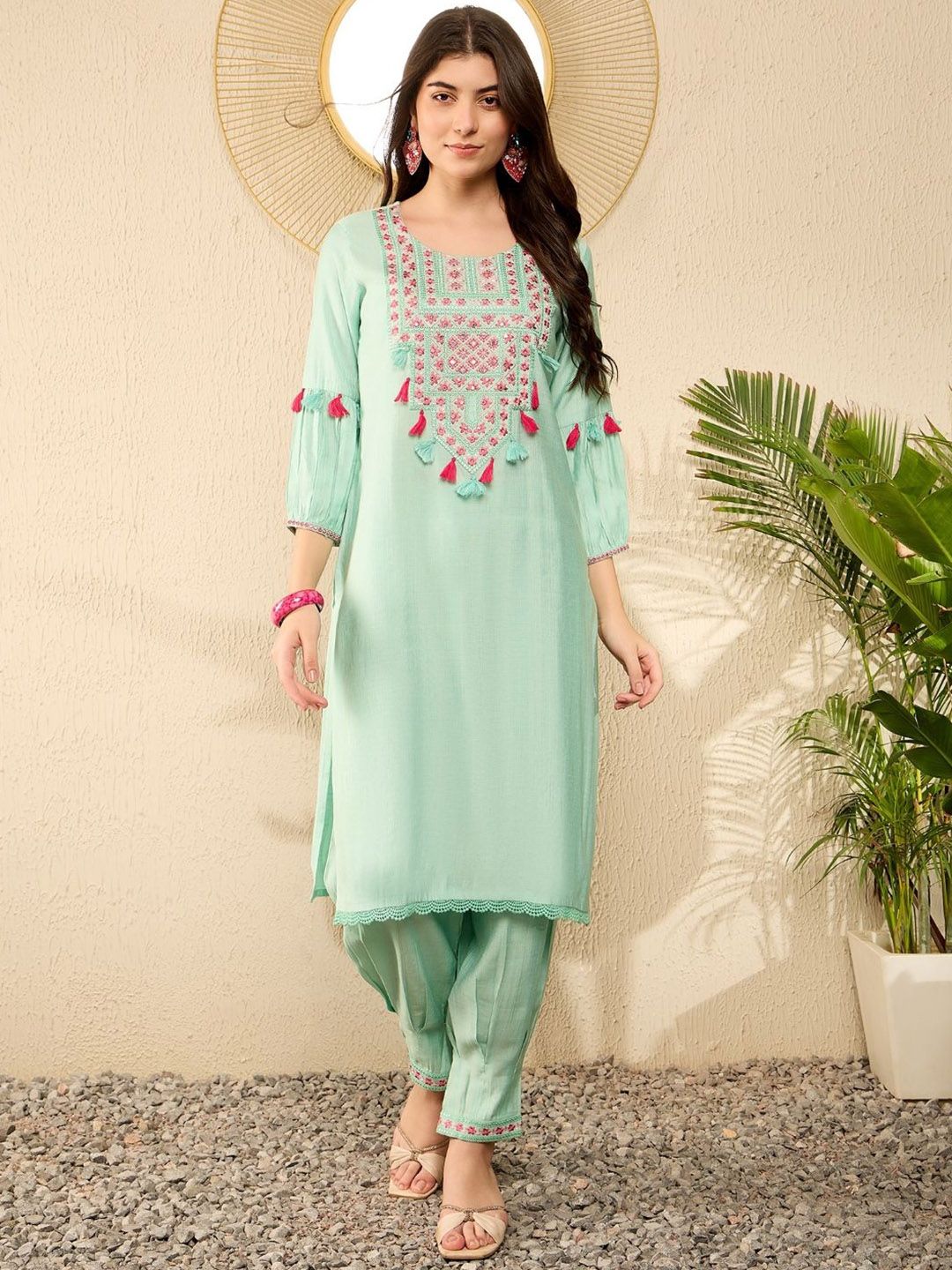 Dhiyona PD Women Floral Embroidered Round Neck Kurta With Salwar