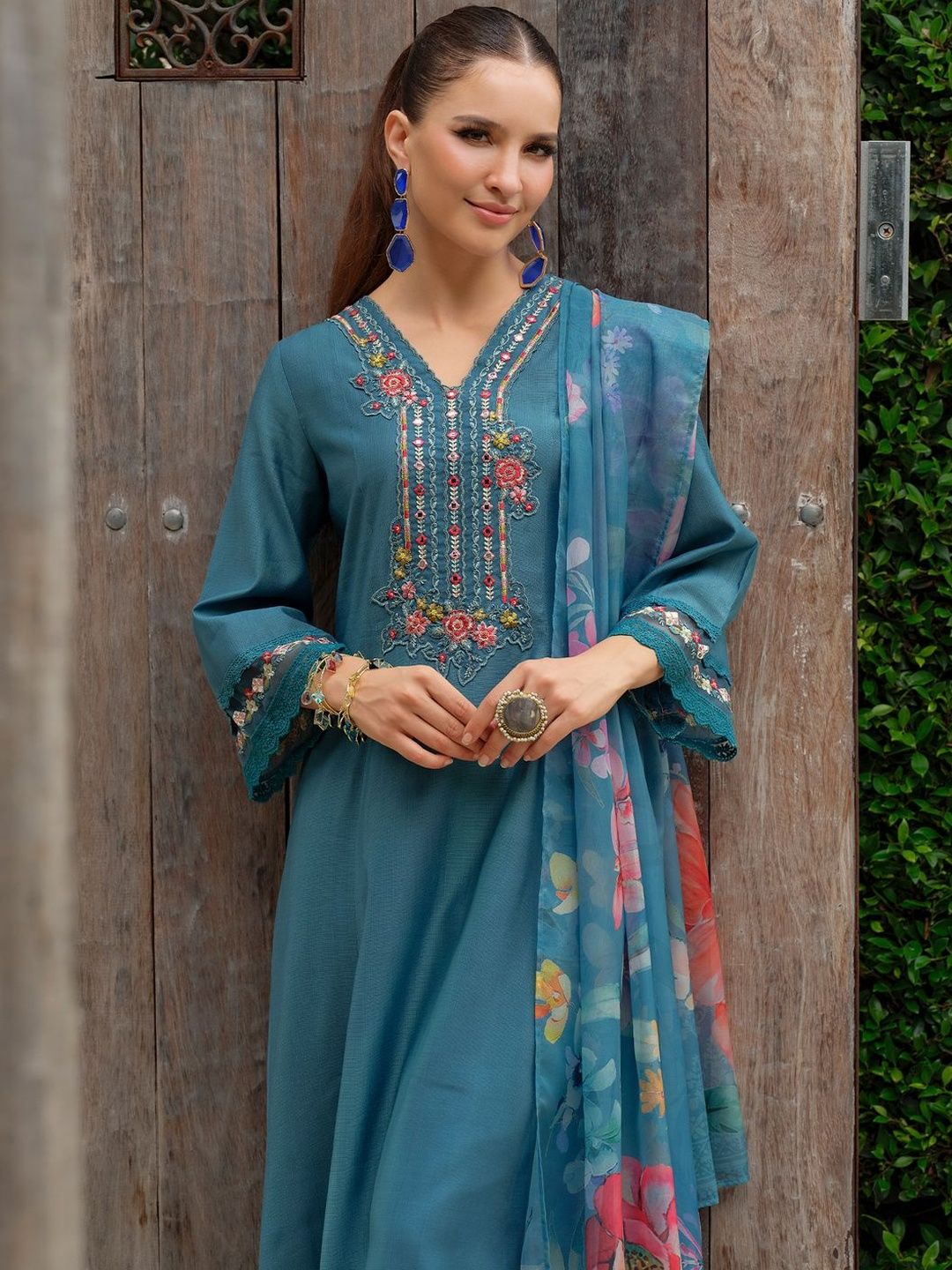 Floral Embroidered Thread Work Straight Kurta With Trousers & Dupatta
