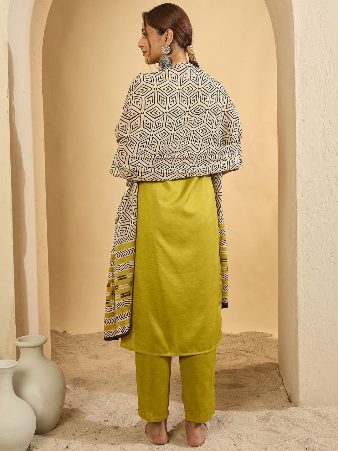 Sleeveless V-Neck Straight Kurta With Trousers & Dupatta