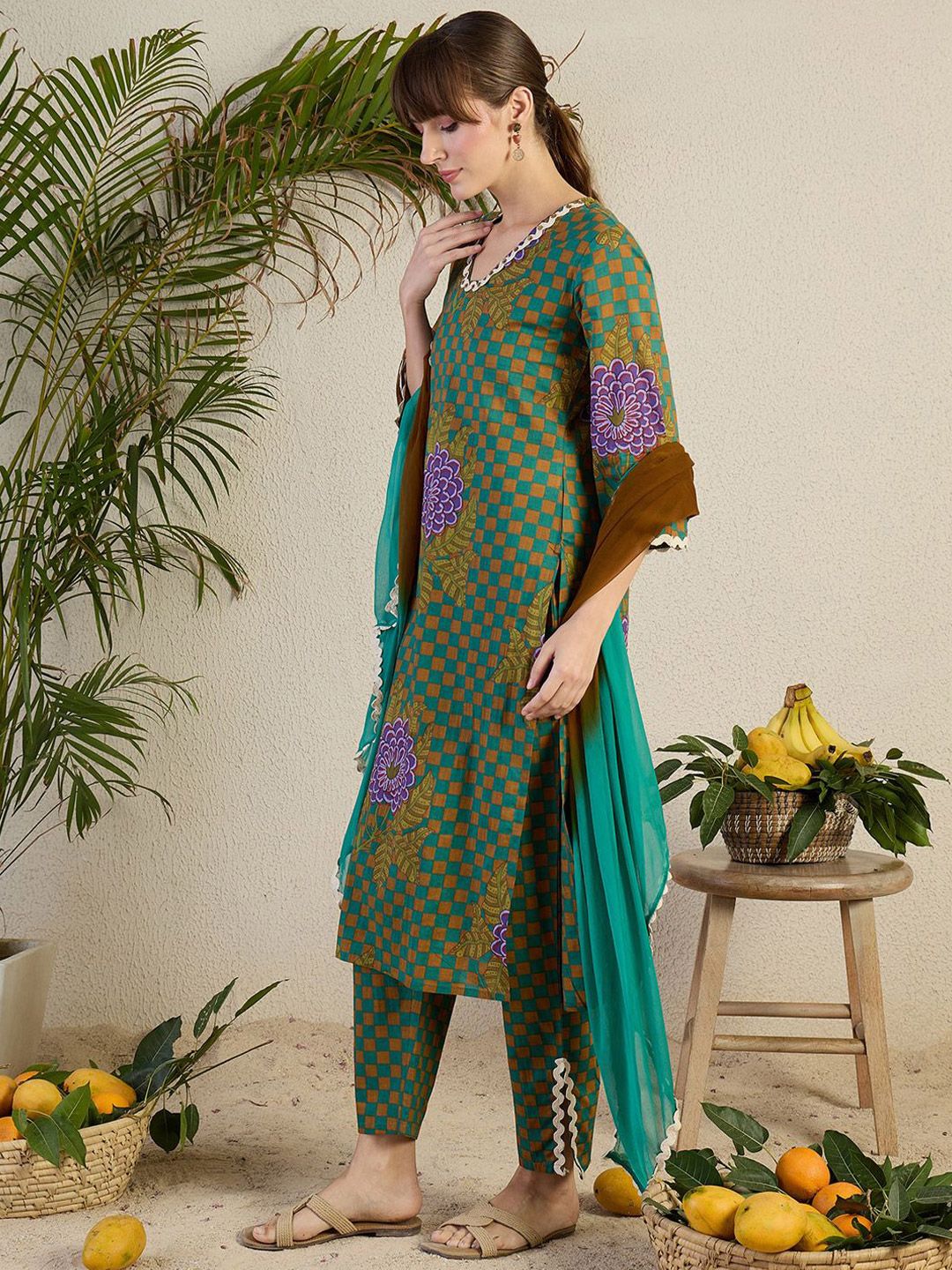 Dhiyona IE Women Floral Printed Regular Beads and Stones Kurta with Trousers & With Dupatta