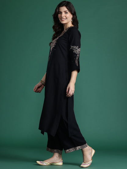 Dhiyona IE Solid Kurta with Trousers with Embroidered Detail