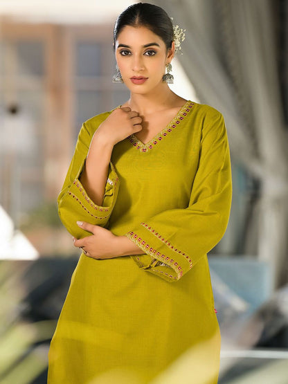 Dhiyona VA Women'sGreen Embroidered V-Neck Flared Sleeves Straight Kurta With Trousers