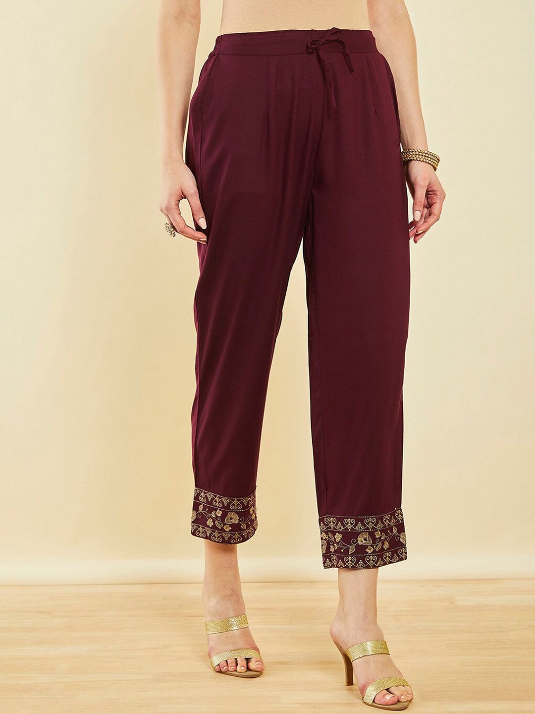 Dhiyona SO Women's Floral Embroidered Thread Work Kurta With Trousers