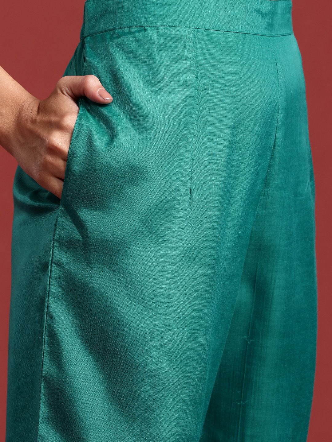 Dhiyona IE Floral Embroidered Thread Work Kurta With Trousers & Dupatta