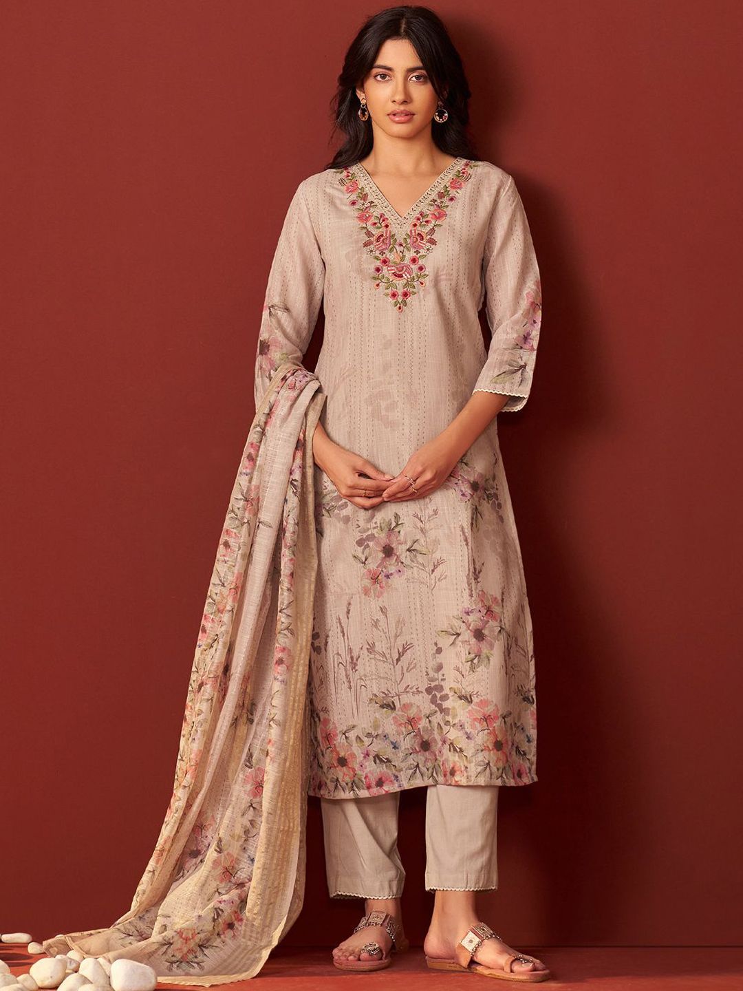 Women Floral Embroidered Linen Kurta with Trousers & Dupatta