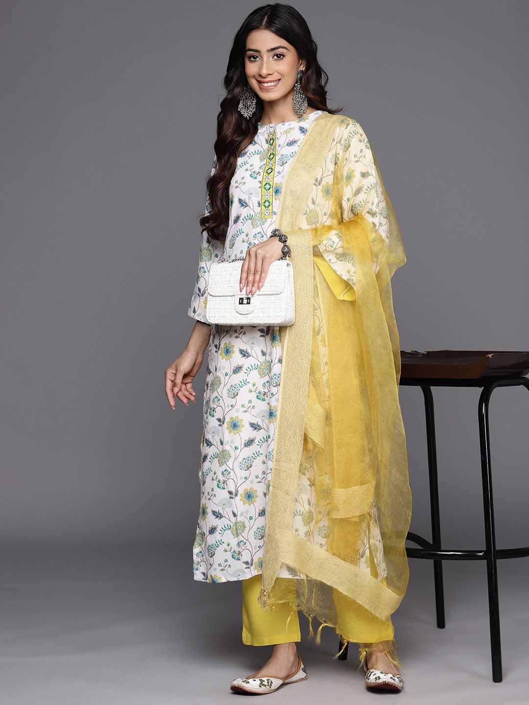 Dhiyona VA Women'sFloral Printed Regular Thread Work Kurta With Trousers & Dupatta