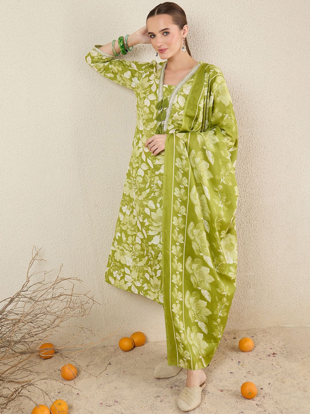 Dhiyona IE Women Floral Printed Kurta with Trousers & Dupatta