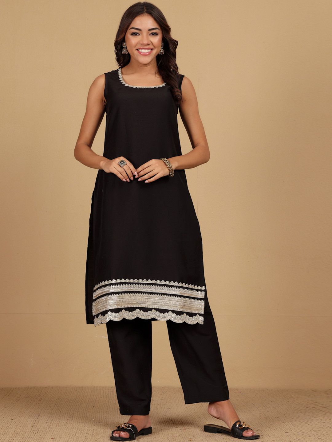 Dhiyona VA Women'sSleeveless Round Neck Straight Kurta With Trousers And Dupatta