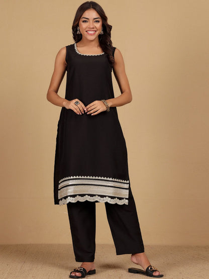 Dhiyona VA Women'sSleeveless Round Neck Straight Kurta With Trousers And Dupatta