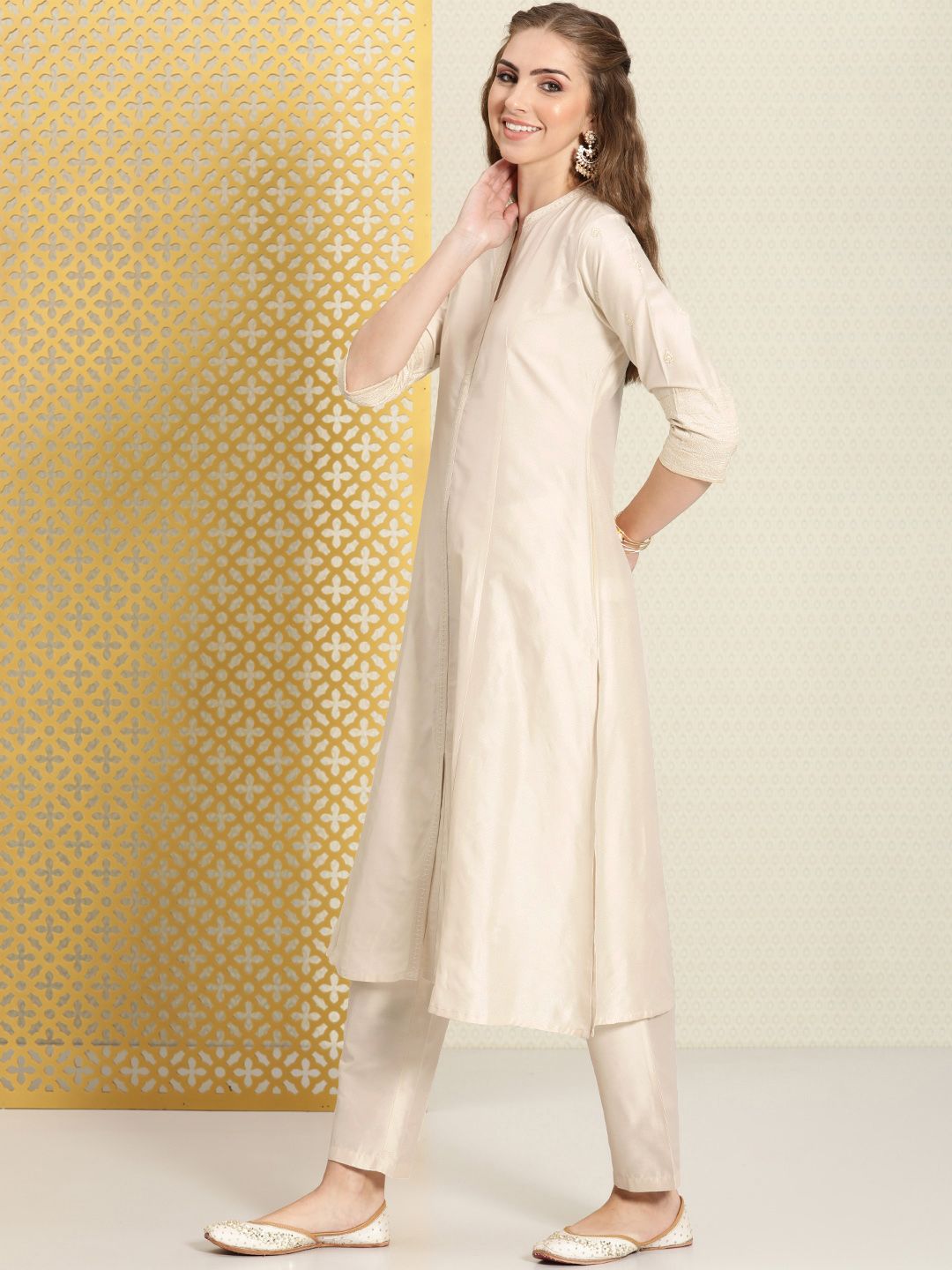 Dhiyona PD Women Women Ethnic Motifs Embroidered Thread Work Jashn Kurta with Trousers