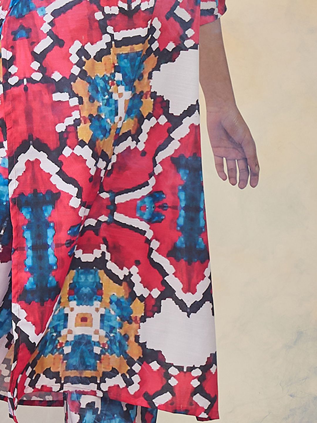 Women Printed Regular Kurta with Trousers