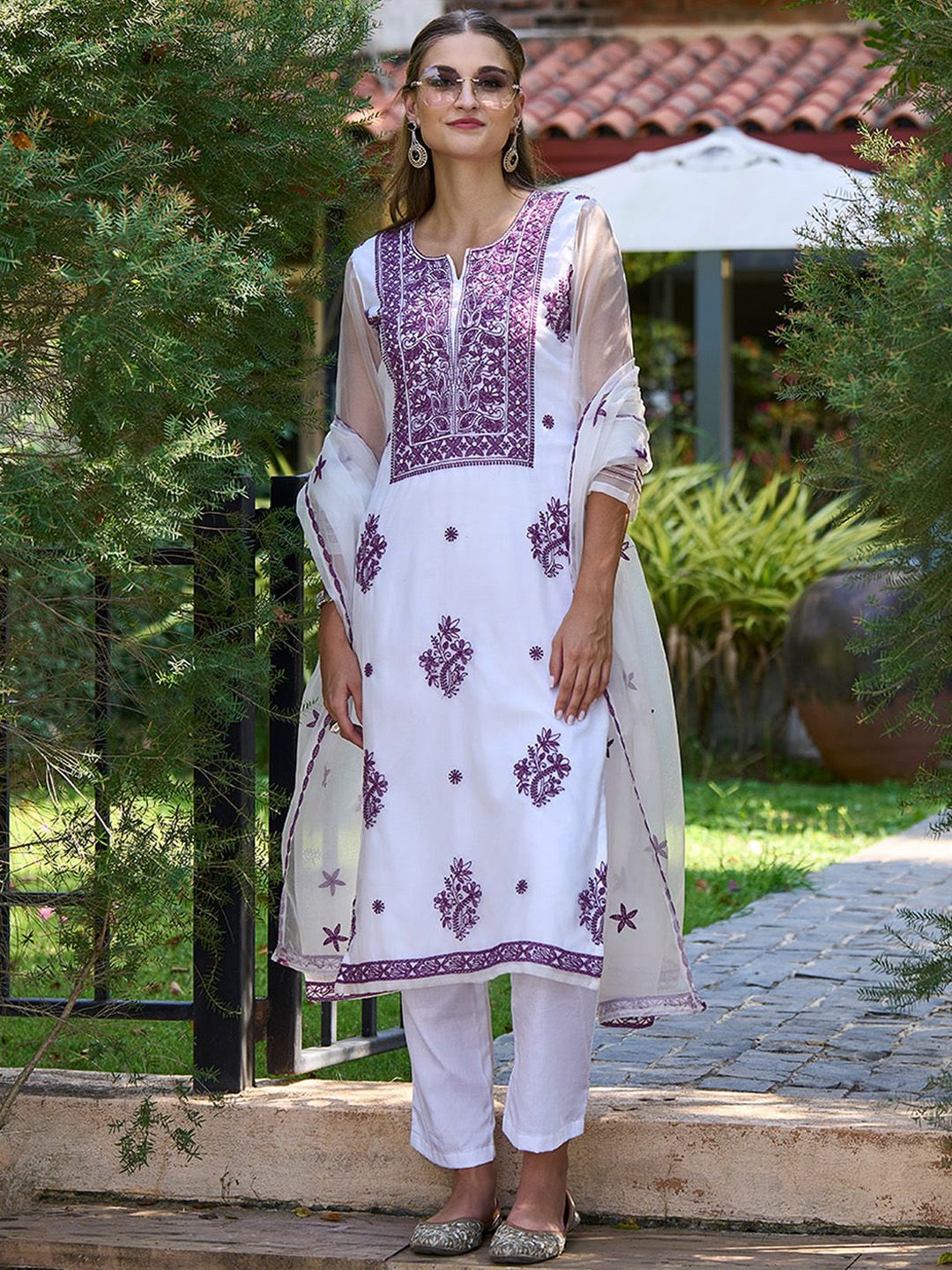 Dhiyona IE White Ethnic Motifs Embroidered Organza Straight Kurta & Trouser With Dupatta