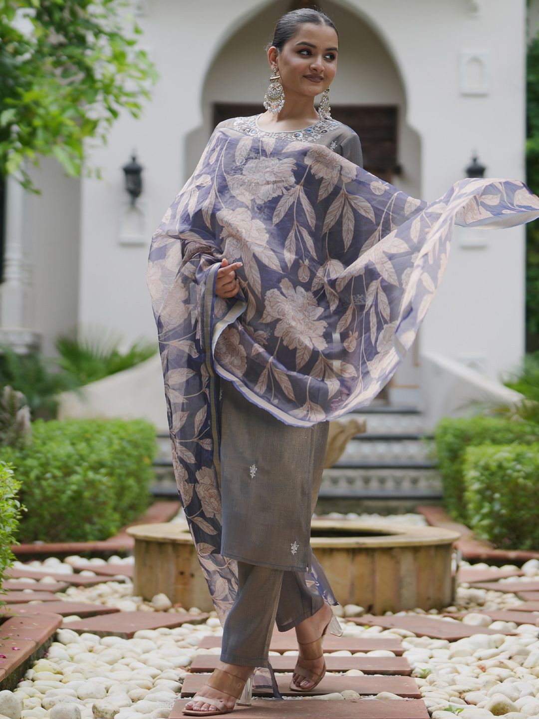 Dhiyona IE Women Floral Embroidered Regular Liva Kurta with Trousers & With Dupatta