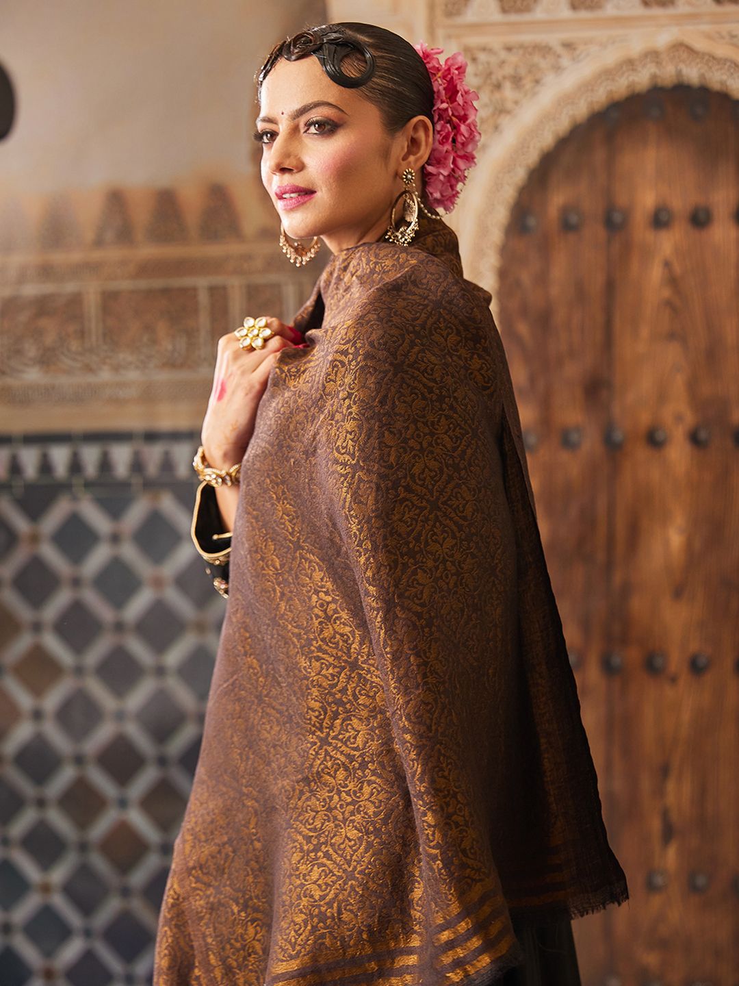 Dhiyona PA Women Floral Woven Design Reversible Shawl