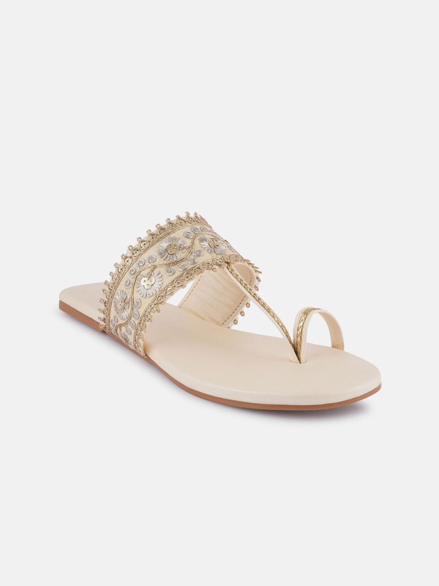 Dhiyona AK Dhiyona AK White Embellished One Toe Ethnic Flats