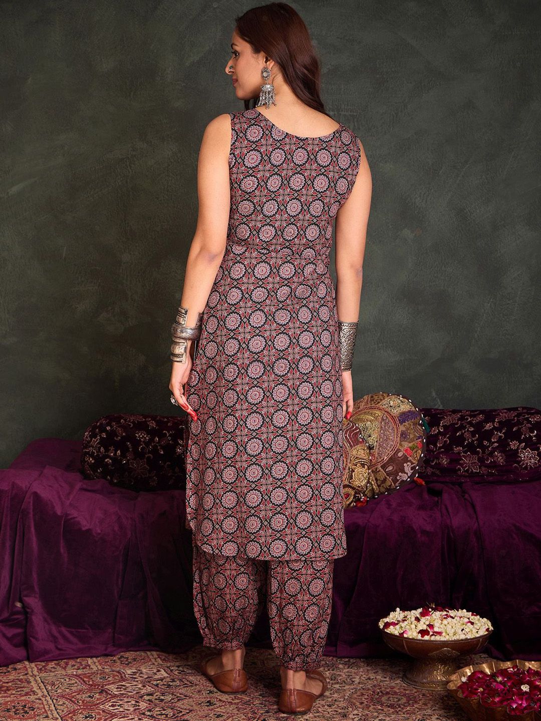 Dhiyona IE Floral Printed V-Neck Pure Cotton Straight Kurta With Salwar