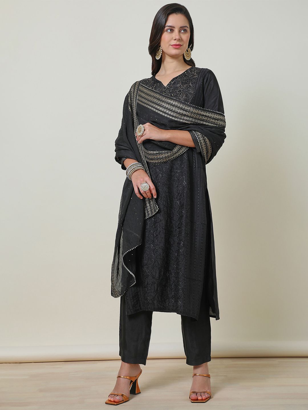 Dhiyona SO Women's Embroidered Suit Set With Mirror Work