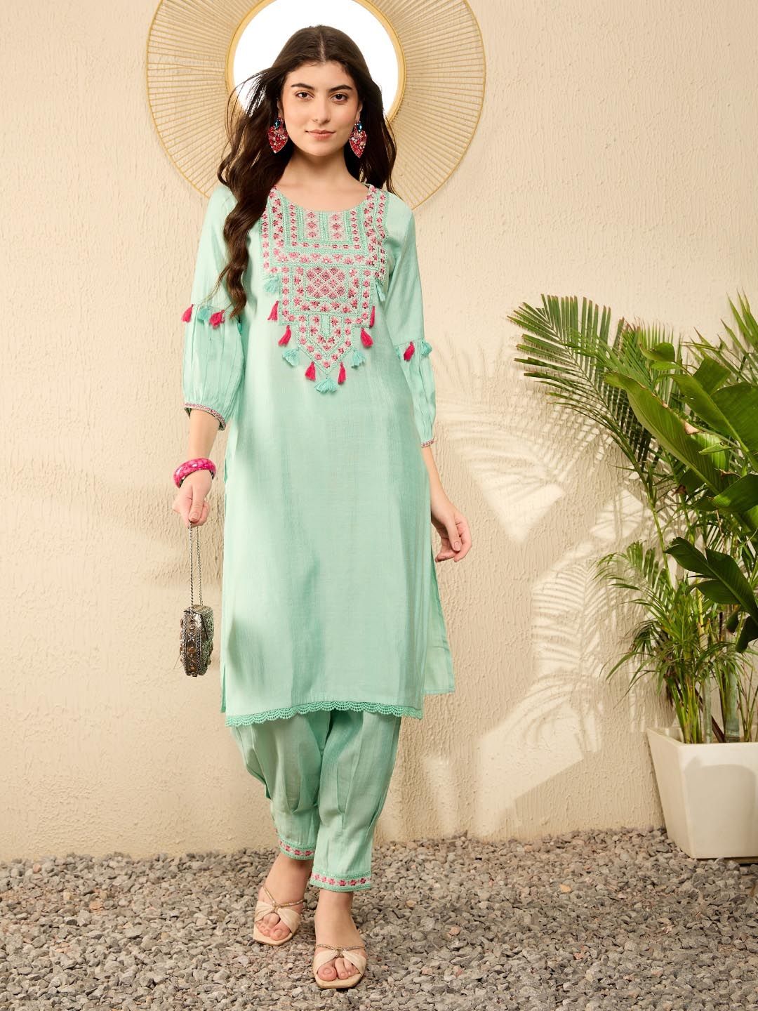 Dhiyona PD Women Floral Embroidered Round Neck Kurta With Salwar