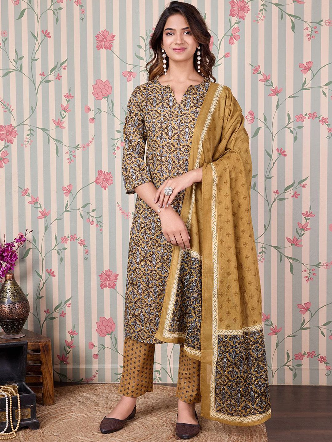 Dhiyona OD  Floral Printed Regular Pure Cotton Kurta with Trousers & Dupatta